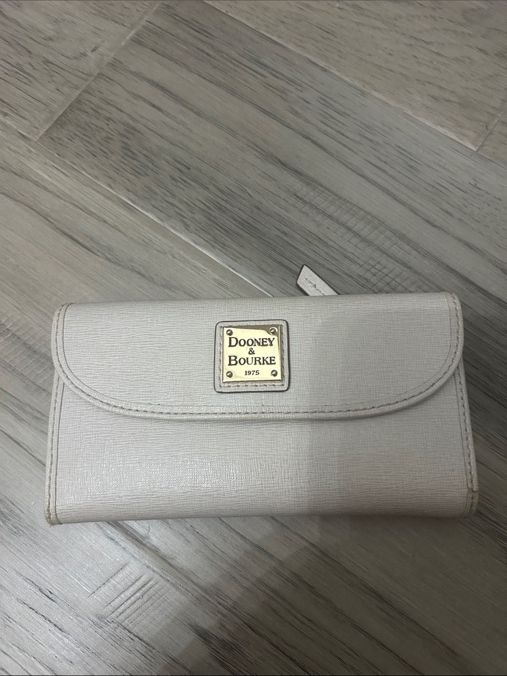 Dooney & Bourke Cream Textured Continental Wallet with Gold Logo Plate